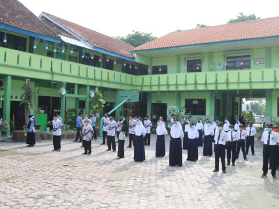 Upacara Peringatan Hari Guru Nasional